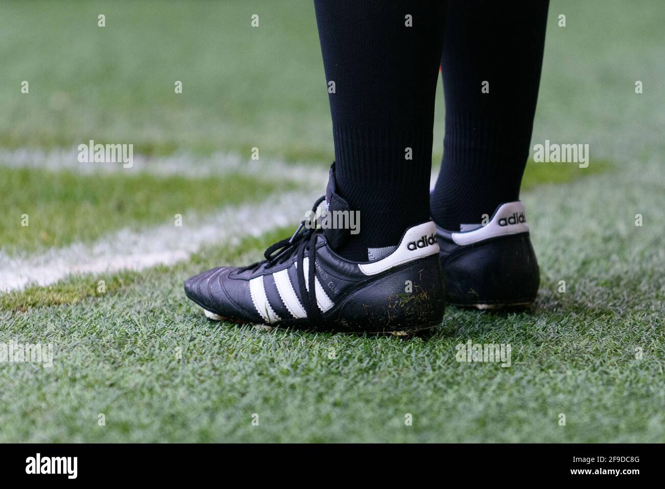 Monaco, Germania. 17 Apr 2021. Scarpe da calcio Adidas World Cup durante la  partita Frauen Bundesliga tra il FC Bayern Monaco e il TSG Hoffenheim al  Campus FC Bayern, Germania. Credit: SPP