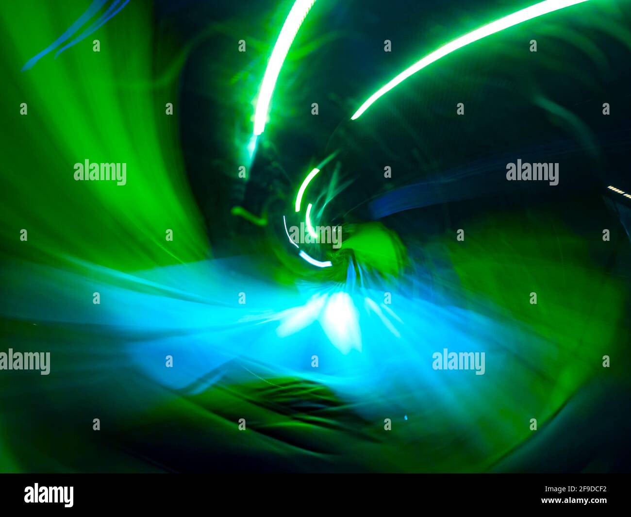 Striature blu verde striature striate frenetiche e frenetiche di guida furiosa Foto Stock