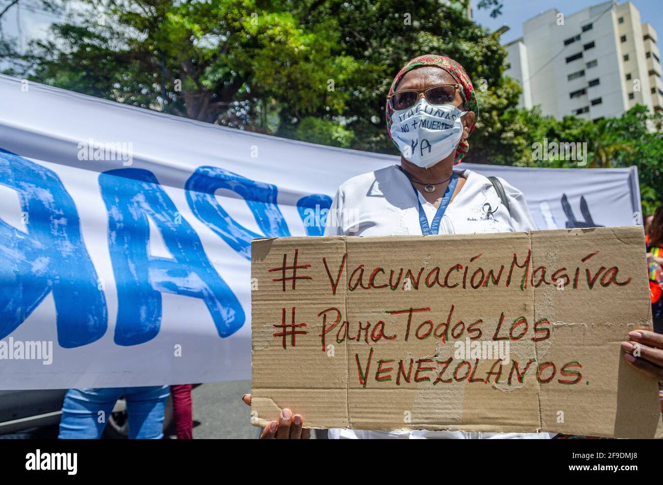 I leader dei sindacati della salute e dell'opposizione si sono mobilitati sabato in Caracas a chiedere un massiccio piano di vaccinazione contro il covid-19 per l'intera popula Foto Stock