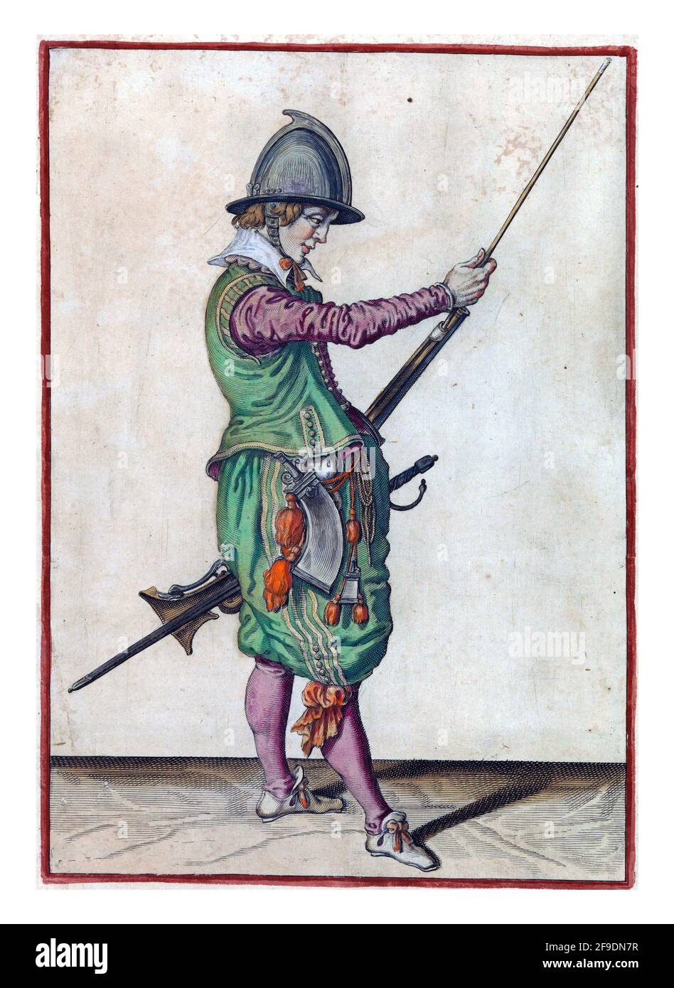 Un soldato, a tutta lunghezza, a destra, che tiene un timone (un certo tipo di arma da fuoco) dalla coscia sinistra con la mano sinistra e che fa scorrere il bastone nella Foto Stock