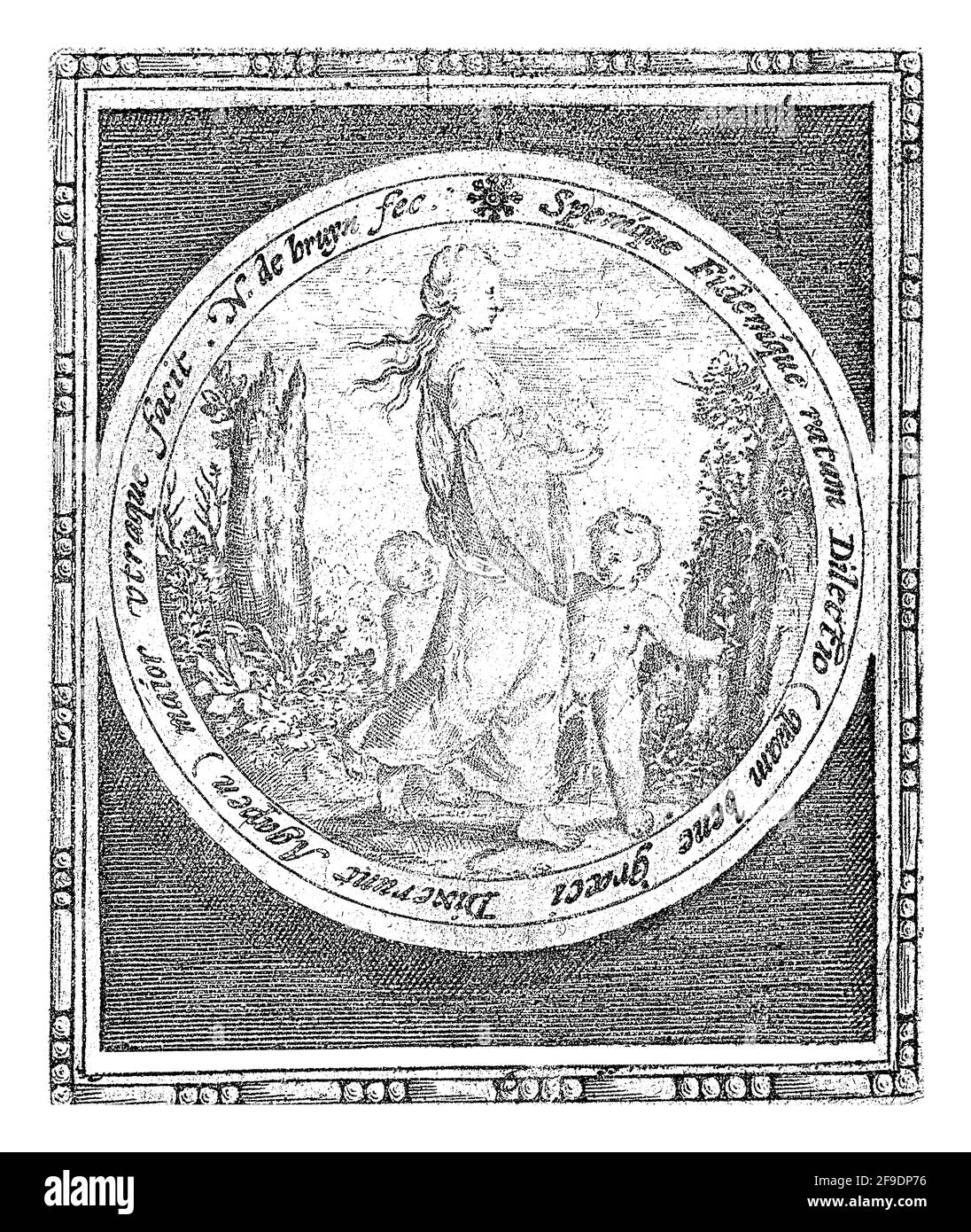 Amore (Charitas) con due bambini in un medaglione in una cornice rettangolare. Il medaglione ha un'iscrizione in latino. Foto Stock