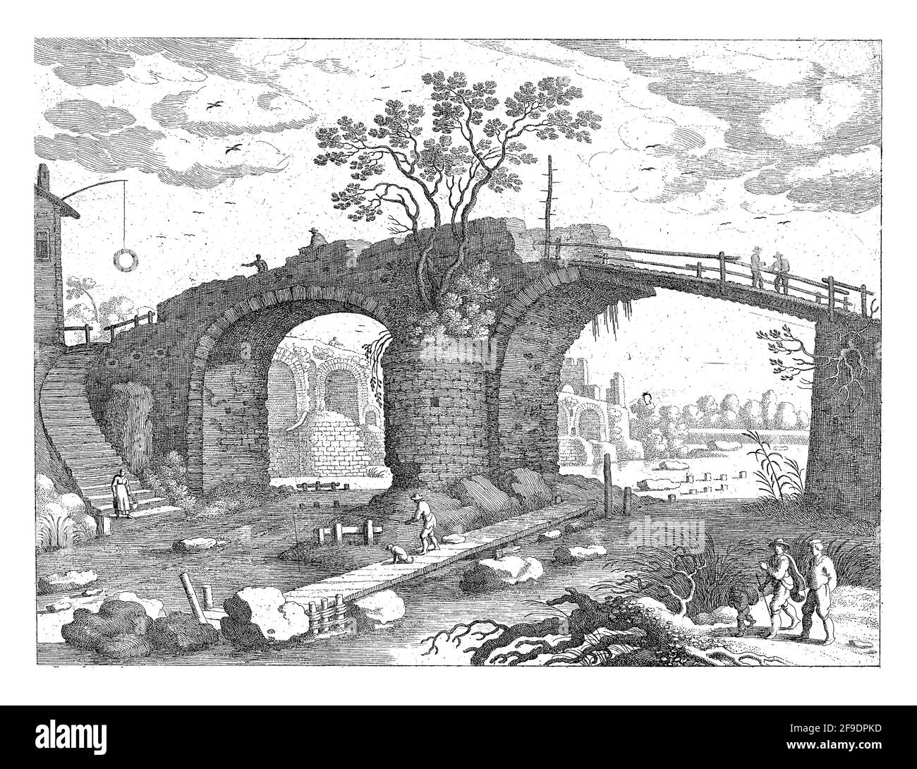 Un ponte in pietra, in parte in legno su un fiume. Sotto il ponte è un molo sul quale è un pescatore con un cane è in piedi. A sinistra delle scale una donna Foto Stock