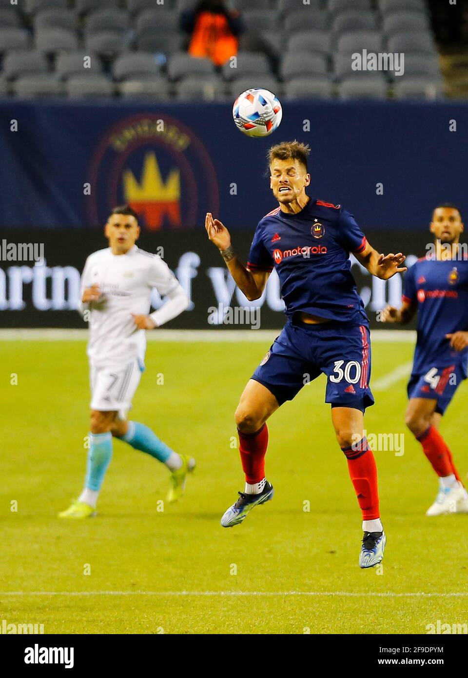 Chicago, USA, 17 aprile 2021. Major League Soccer (MLS) Chicago Fire FC centrocampista Gaston Gimenez (30) testa la palla contro la rivoluzione del New England al Soldier Field di Chicago, Illinois, USA. Partita terminata 2-2. Credit: Tony Gadomski / All Sport Imaging / Alamy Live News Foto Stock