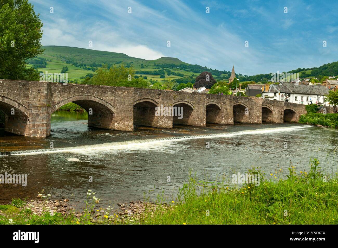 Ponte sul fiume Usk, Crickhowell, Powys, Galles Foto Stock