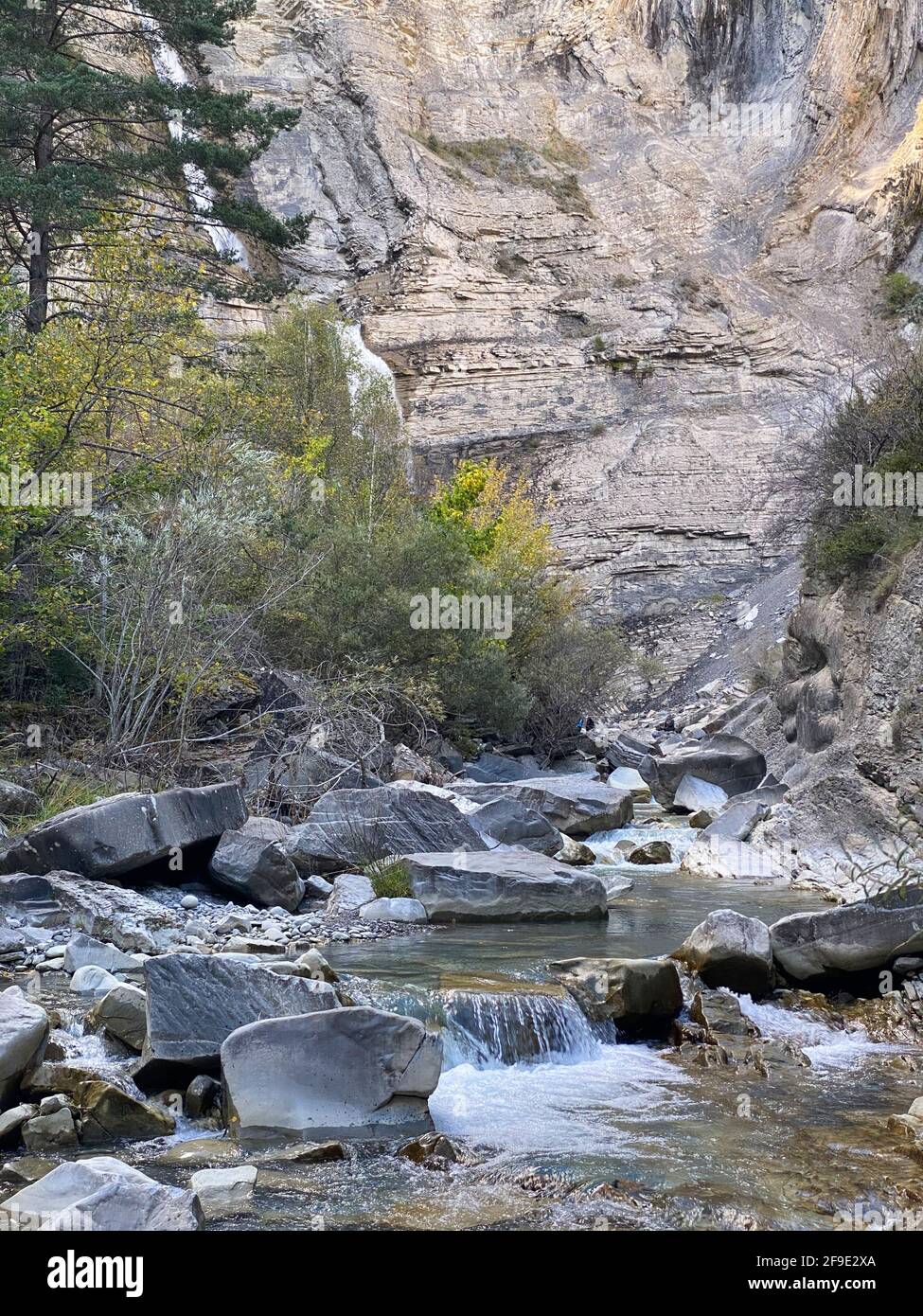 Sorrosal nella città di Broto, nei Pirenei aragonesi, che si trova a Huesca, Spagna. Vista Foto Stock