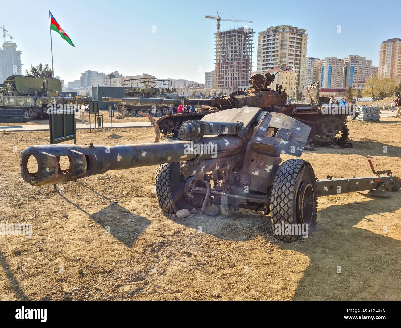 D-1 howitzer M1943 è un howitzer sovietico di 152.4 mm della seconda guerra mondiale - Baku, Azerbaigian, 04-16-2021 Foto Stock