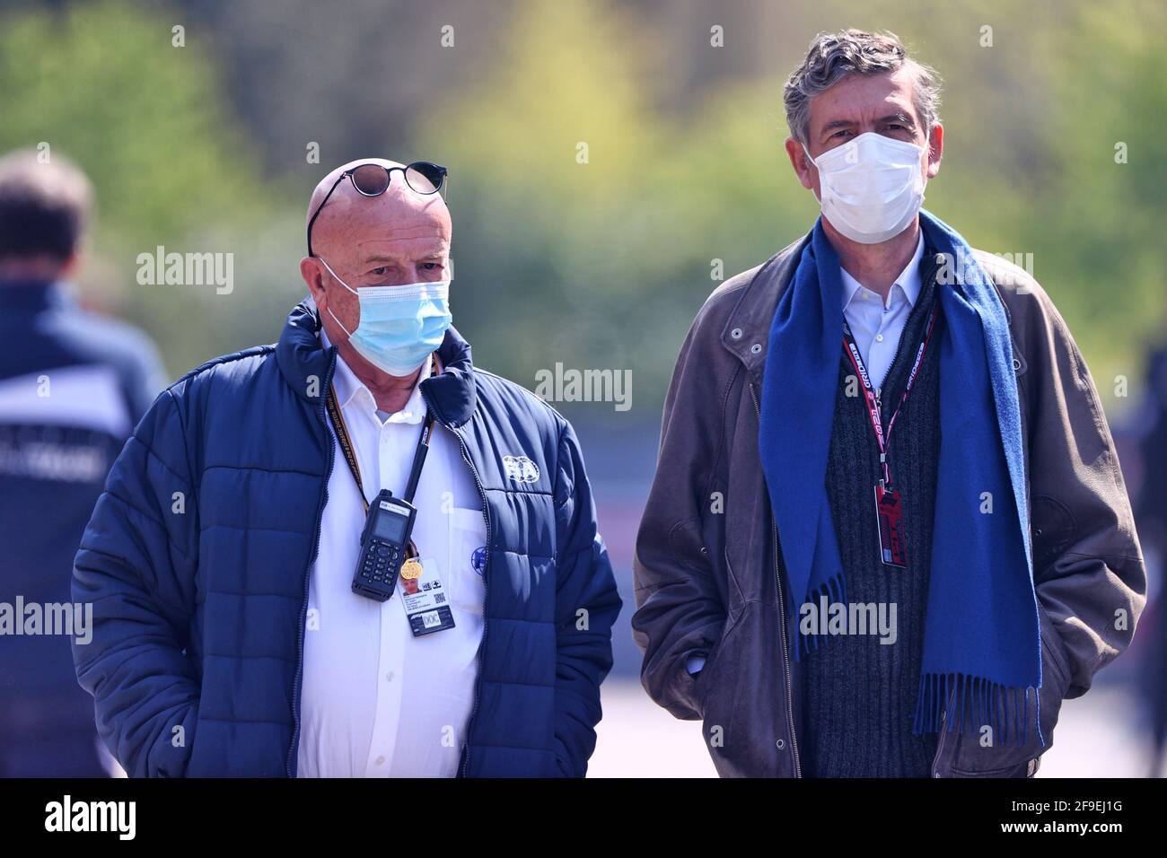 Imola, Italia. 18 Apr 2021. Alain Chantegret (fra) FIA F1 Delegato medico (sinistra). Gran Premio d'Emilia Romagna, domenica 18 aprile 2021. Imola, Italia. Credit: James Moy/Alamy Live News Foto Stock