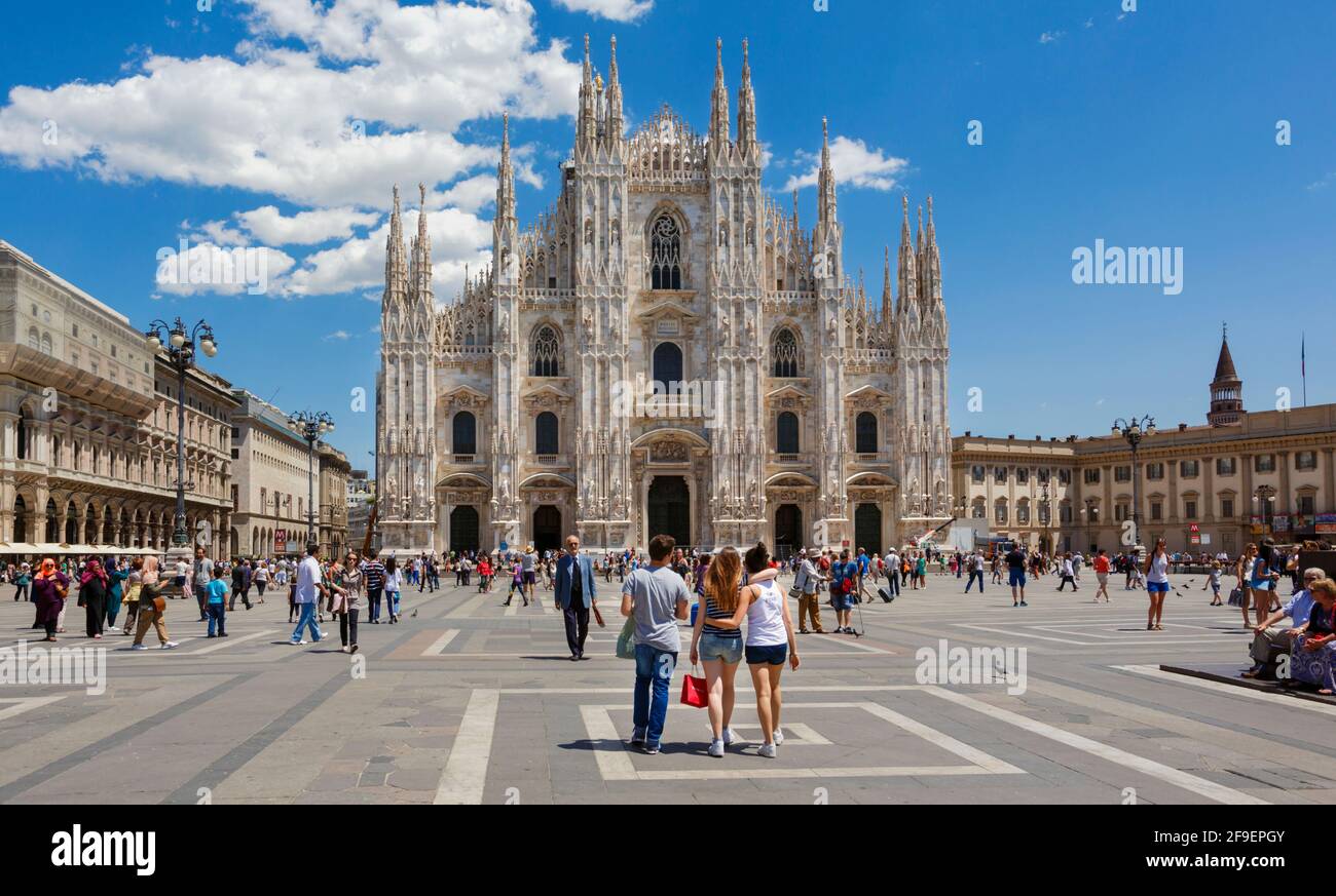 Milano, Provincia di Milano, Lombardia, Italia. Il Duomo, o cattedrale, in Piazza del Duomo. Foto Stock