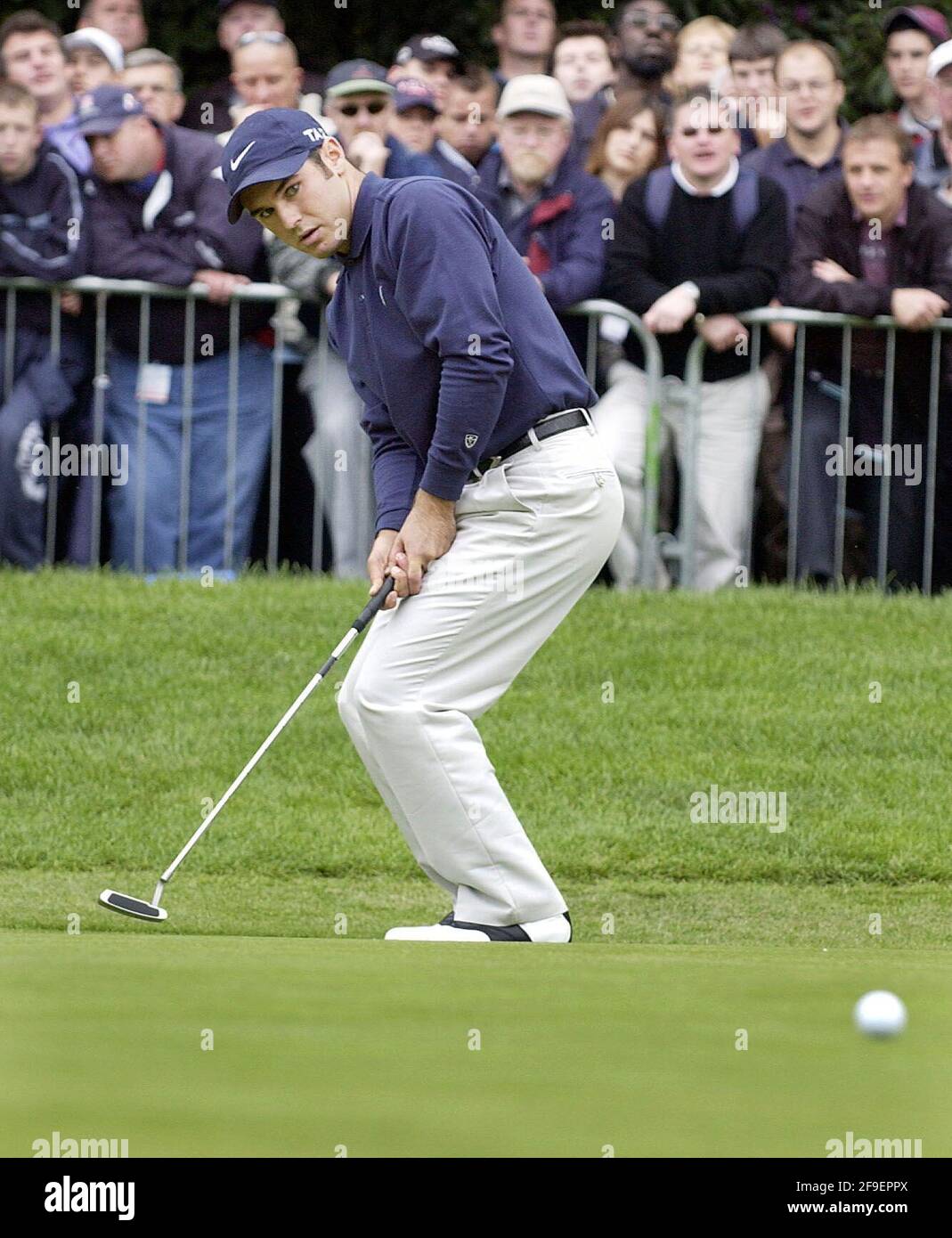 PGA GOLF A WENTWORTH 24/5/2003 TREVOR IMMELMAN EAGLE PUTT ON LA DICIOTTESIMA FOTO DAVID ASHDOWN Foto Stock