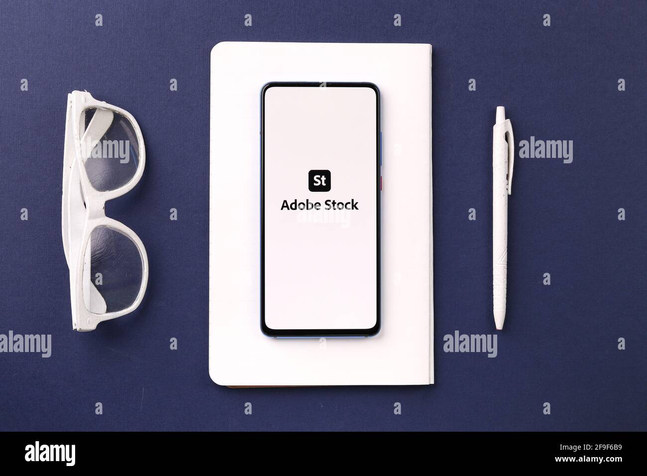 Assam, india - 19 Aprile 2021 : il logo di Adobe Stock sull'immagine d'archivio dello schermo del telefono. Foto Stock