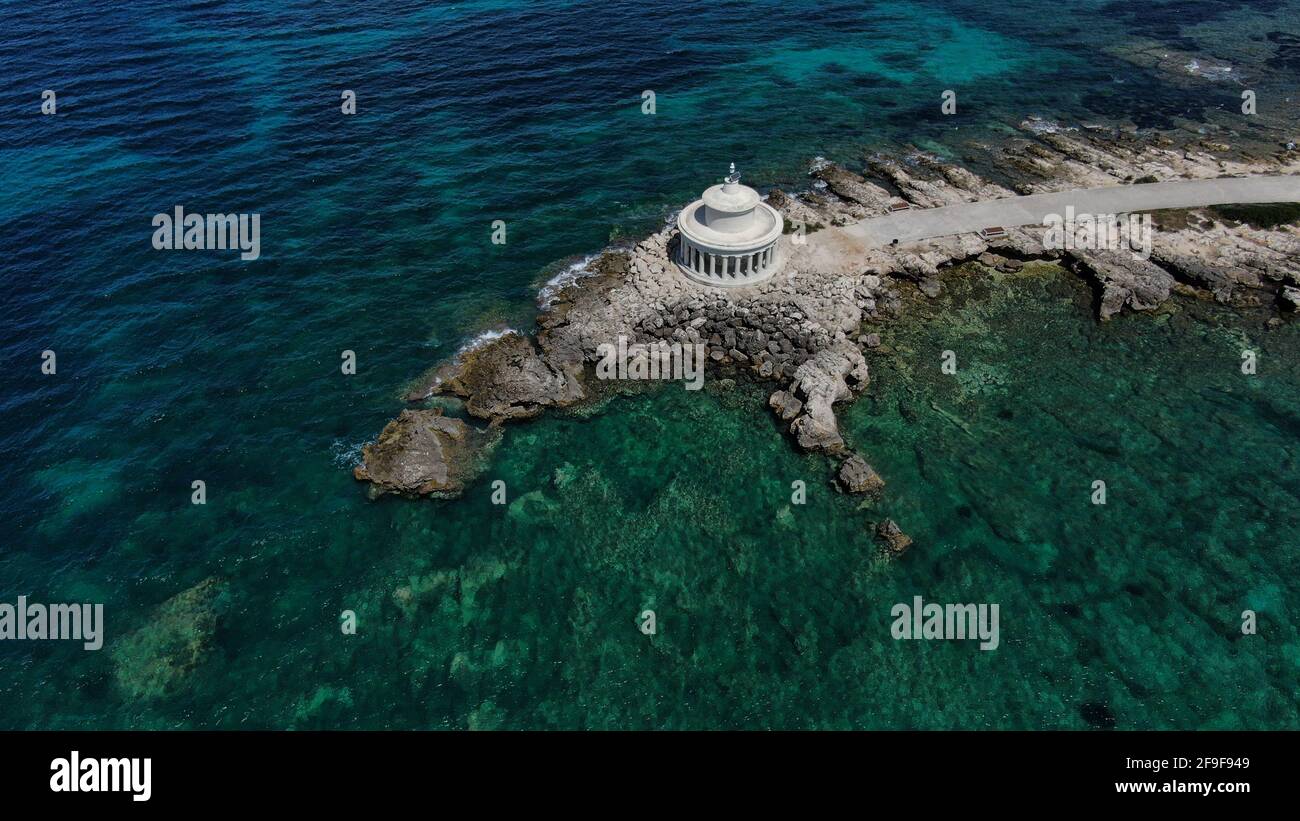 Faro di San Teodoroi vicino alla città di Argostoli, vista aerea, isola di Cefalonia, Mar Ionio, Grecia Foto Stock