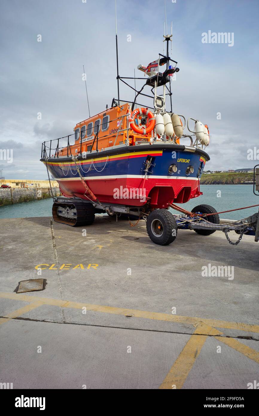 Scialuppa di salvataggio Mary Margaret su unità di lancio trattore a Peel Breakwater, Isola di Man Foto Stock