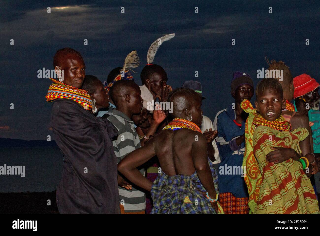 Il Turkana è un popolo nilotico originario della contea di Turkana, nel Kenya nord-occidentale, una regione a clima semi-arido che confina con il lago Turkana, a est, Pokot Foto Stock
