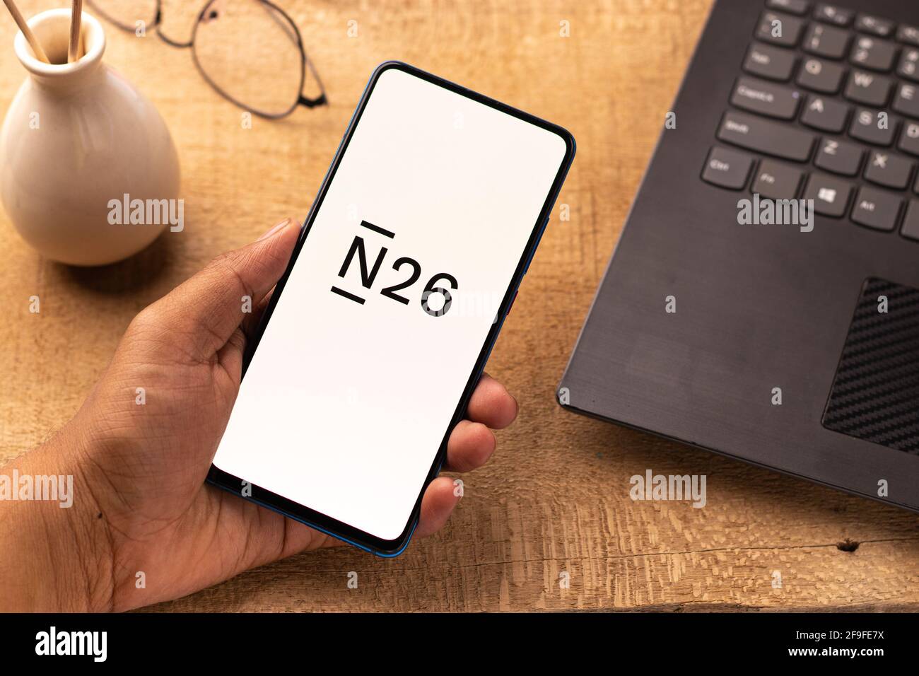 Assam, india - 19 Aprile 2021 : il logo N26 sull'immagine di riserva dello schermo del telefono. Foto Stock