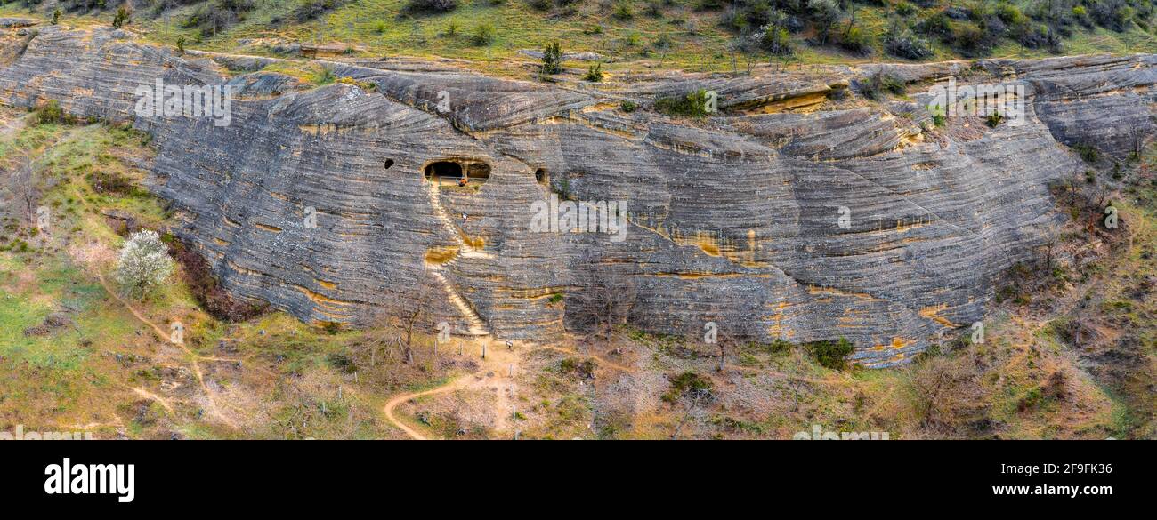 Kishartyán, Ungheria - Vista aerea sulla grotta di arenaria che si trova nella parte orientale dei Monti Cserhát. Popolare destinazione turistica. Ungherese Foto Stock