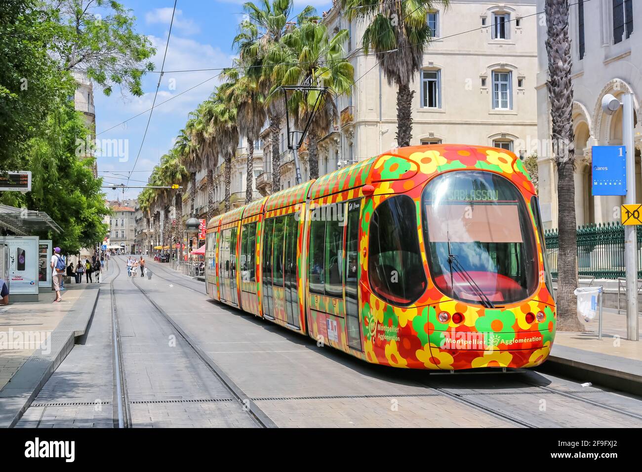 Montpellier, Francia - 24 maggio 2015: Tram Tramway de Montpellier trasporti pubblici mezzi di trasporto Stazione Gares a Montpellier, Francia. Foto Stock