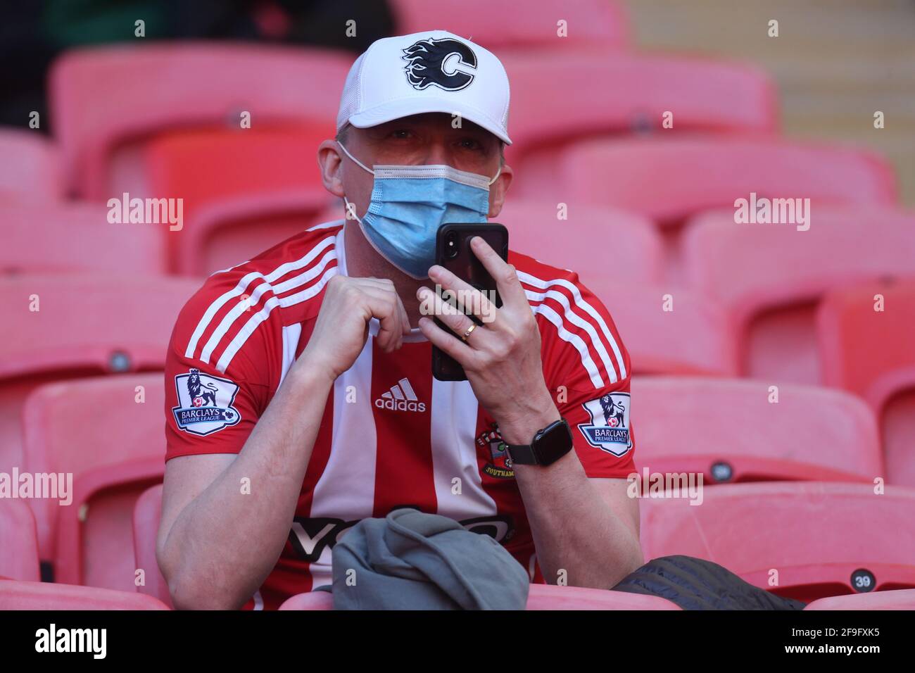 Londra, Regno Unito. 18 Apr 2021. LONDRA, Regno Unito, 18 APRILE: Southampton Fan durante la Semifinale della fa Cup Emirates tra Leicester City e Southampton allo stadio di Wembley, Londra, il 18 aprile 2021 Credit: Action Foto Sport/Alamy Live News Foto Stock