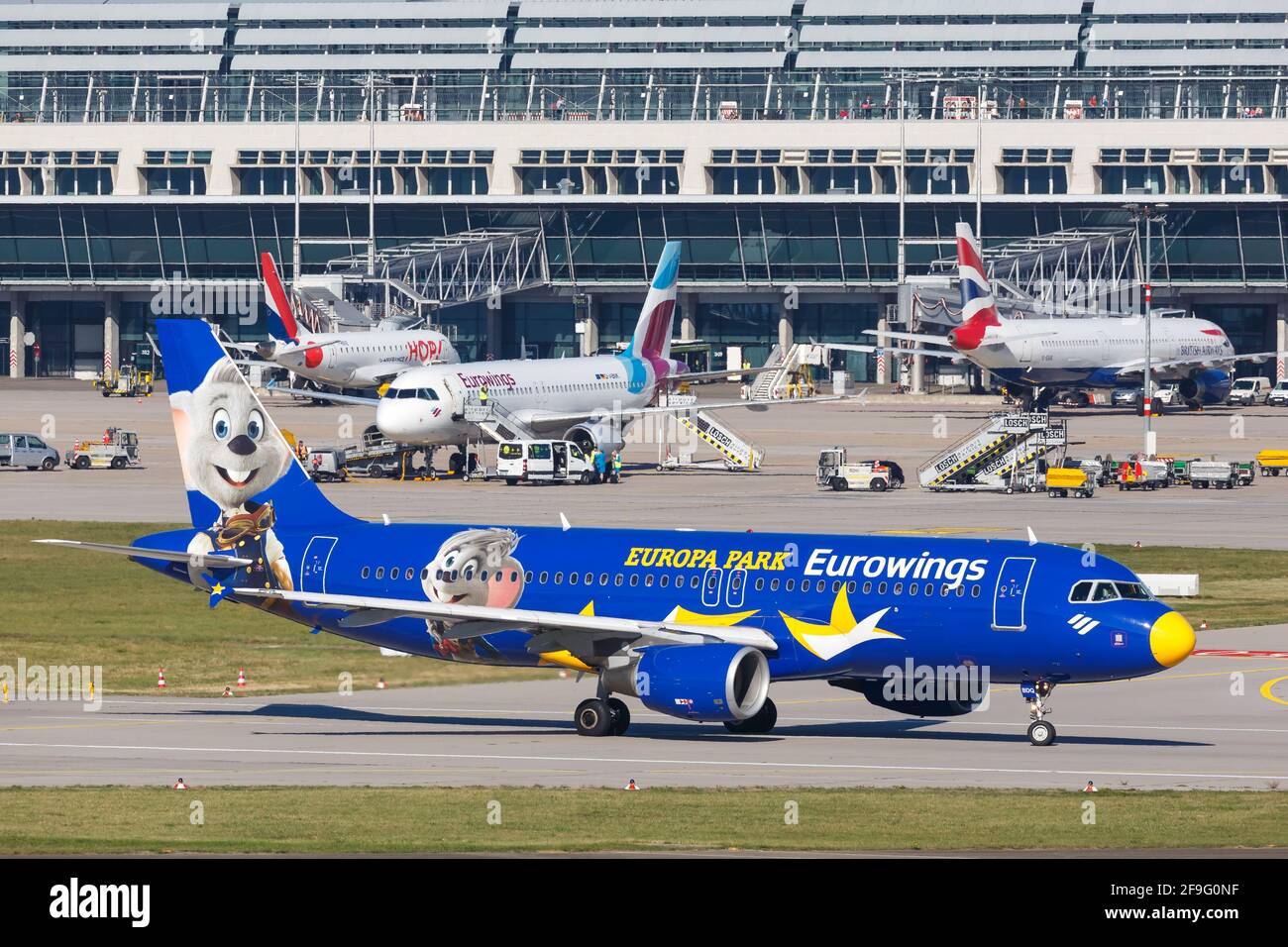 Stoccarda, Germania - 13 ottobre 2018: Eurowings Airbus A320 aereo nell'Europa Park livrea all'aeroporto di Stoccarda (Str) in Germania. Airbus è un EUR Foto Stock
