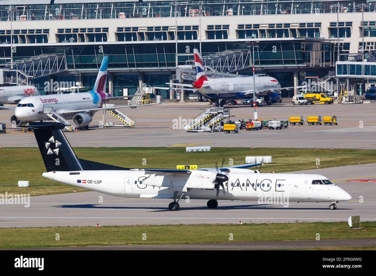 Stoccarda, Germania - 13 ottobre 2018: Austrian Airlines Bombardier DHC-8-400 aereo all'aeroporto di Stoccarda (Str) in Germania. Foto Stock