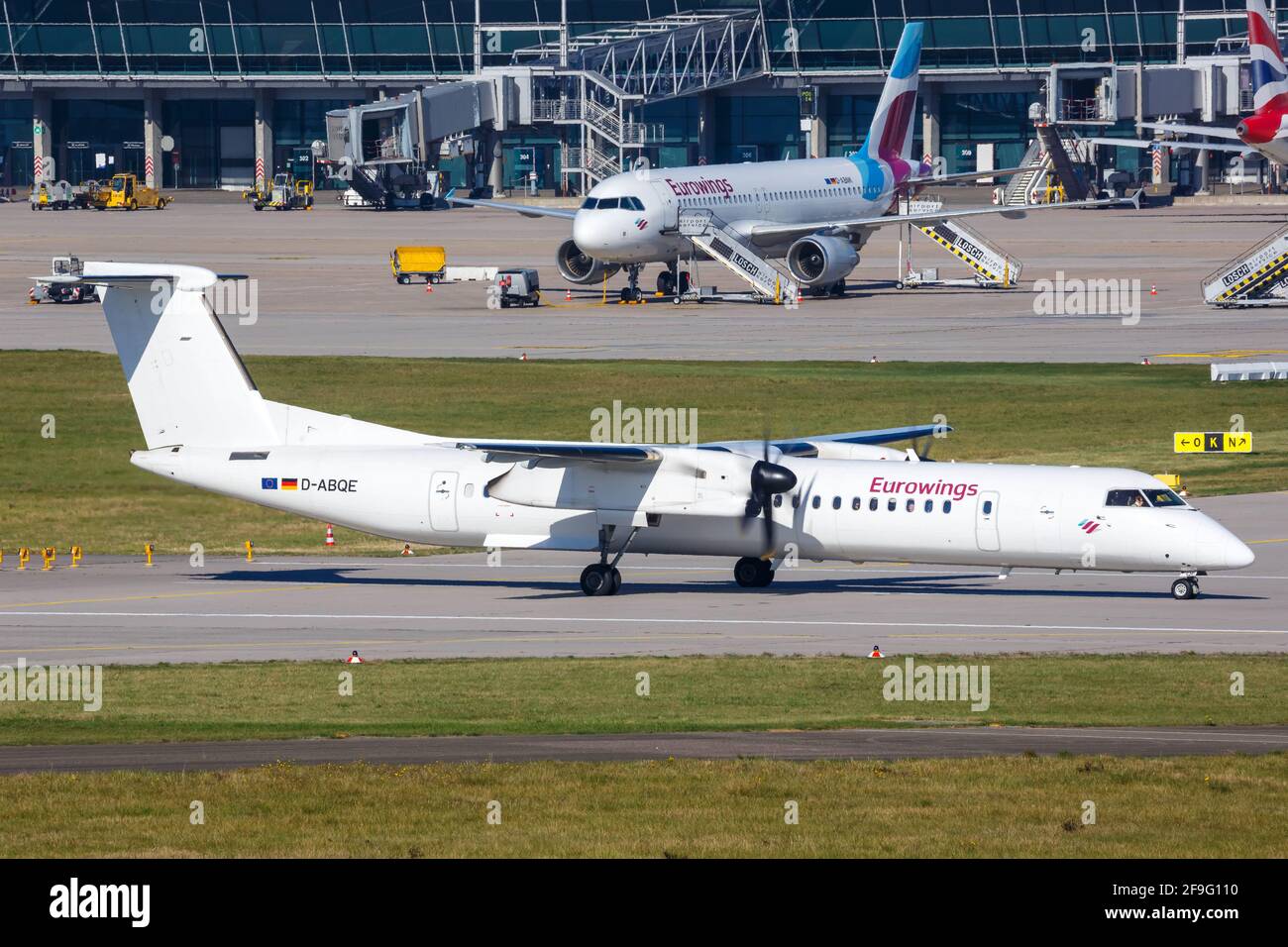 Stoccarda, Germania - 13 ottobre 2018: Eurowings Bombardier DHC-8-400 aereo all'aeroporto di Stoccarda (Str) in Germania. Foto Stock
