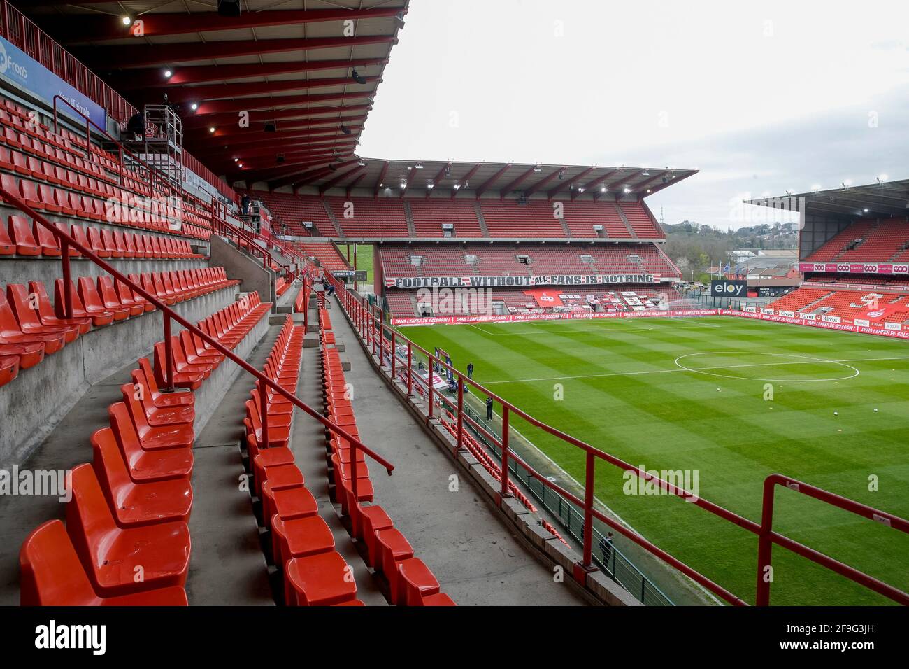 LIEGI, BELGIO - APRILE 18: Veduta generale dello stadio Maurice  Dufrasnestadion di Standard Liegi durante la partita di Jupiler Pro League  tra Standard Foto stock - Alamy