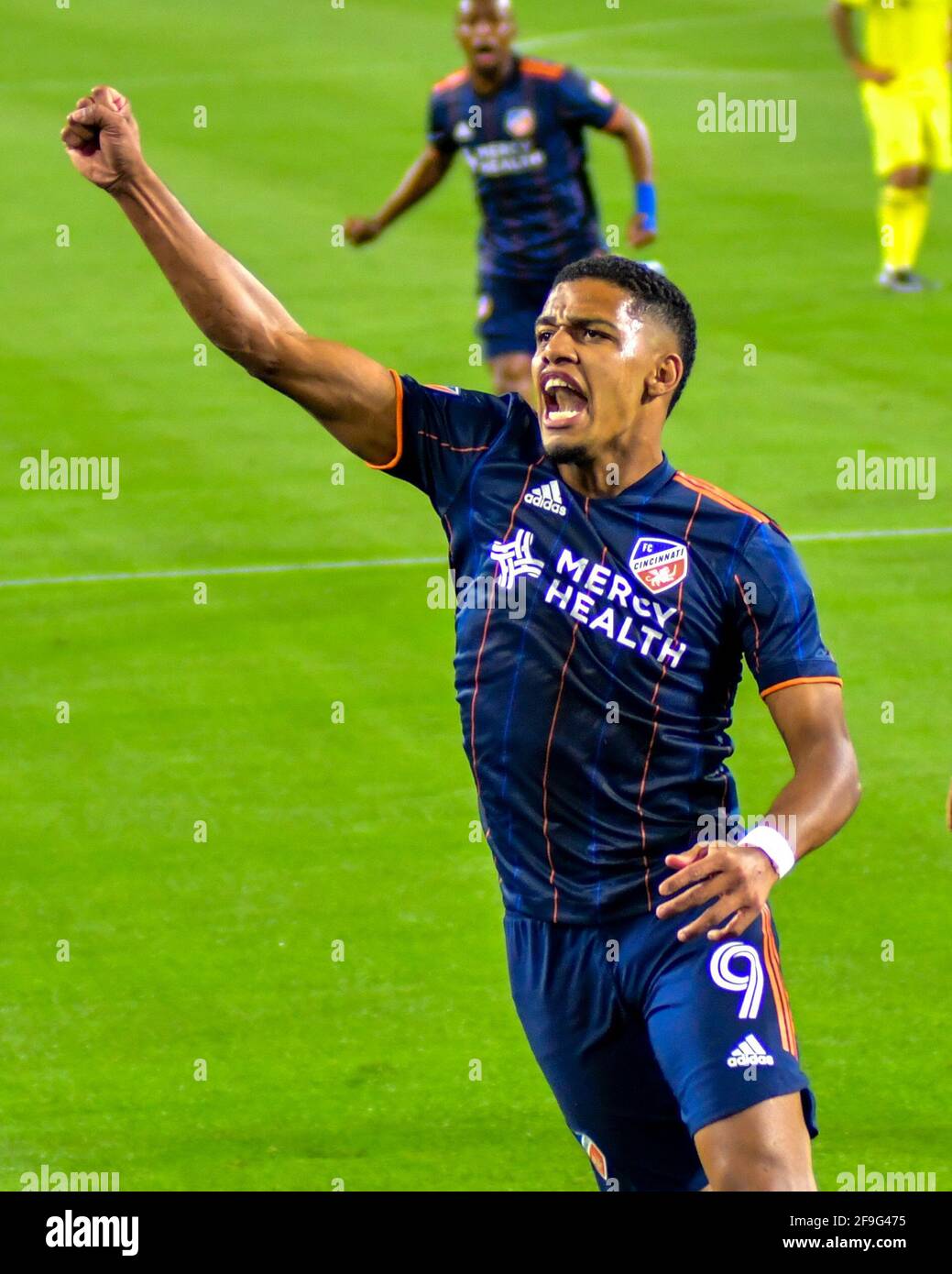 Nashville, Tennessee, Stati Uniti. 17 Apr 2021. Cincinnati Forward, Brenner (9), festeggia dopo aver segnato durante la partita MLS tra FC Cincinnati e Nashville SC al Nissan Stadium di Nashville, Tennessee. Kevin Langley/CSM/Alamy Live News Foto Stock