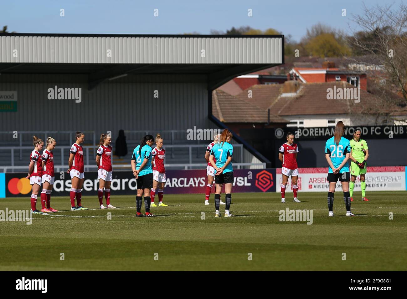 Silenzio minuto in memoria di Prince Phillip durante la partita di Vitality Womens fa Cup tra Arsenal contro Gilligham a Meadow Park, Londra, Inghilterra. Foto Stock