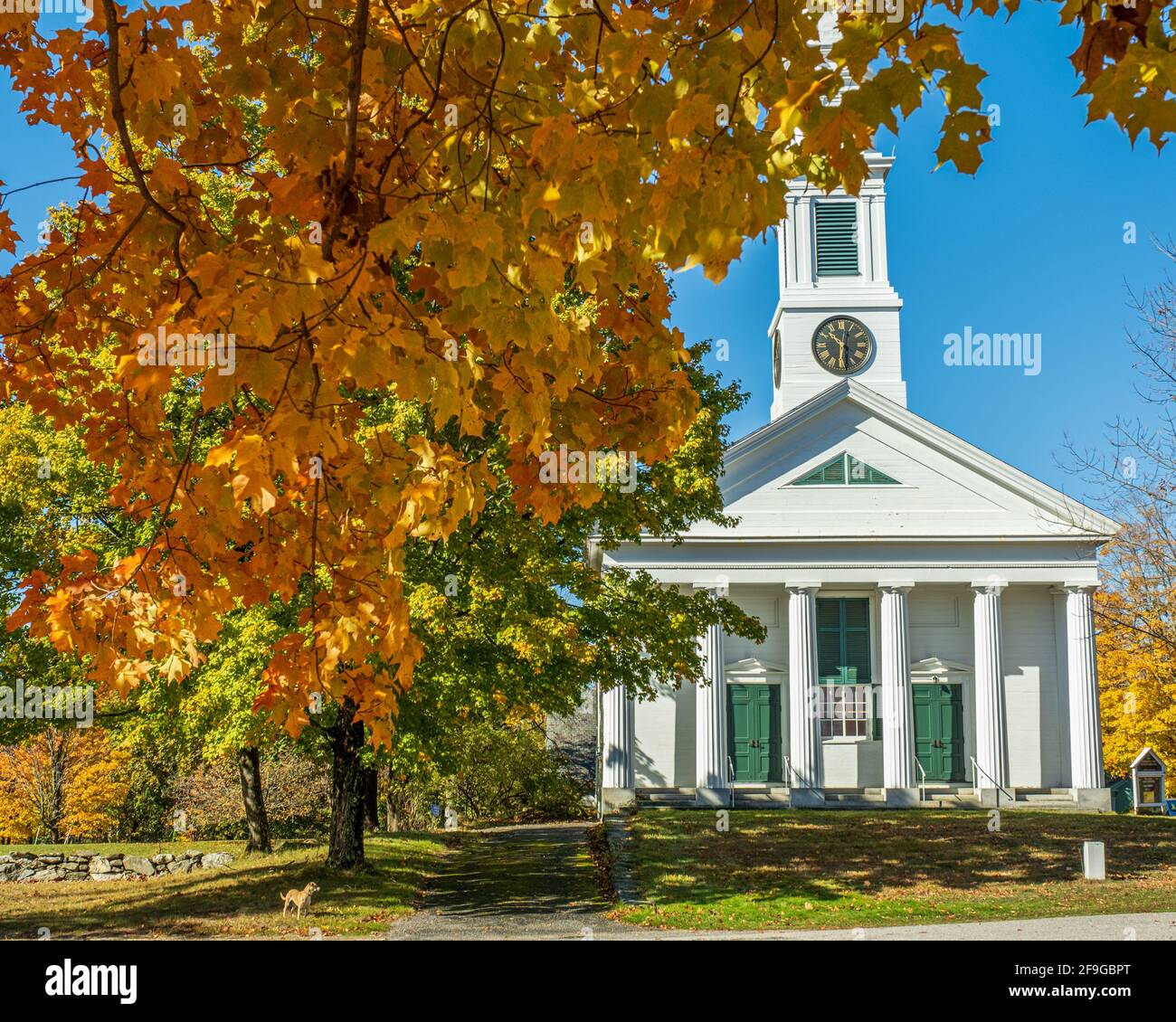 La Chiesa unitaria sul comune di Petersham, Massachusetts Foto Stock