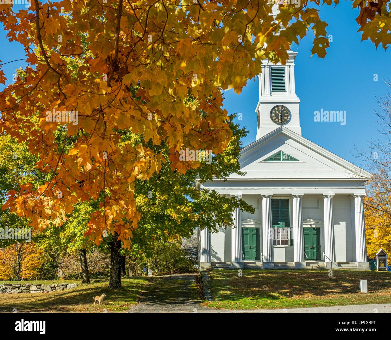 La Chiesa unitaria sul comune di Petersham, Massachusetts Foto Stock