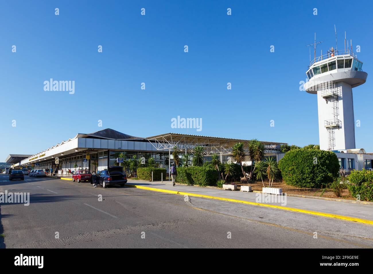 Corfù, Grecia - 15 settembre 2017: Terminal e Torre di Corfù aeroporto (CFU) in Grecia. Foto Stock
