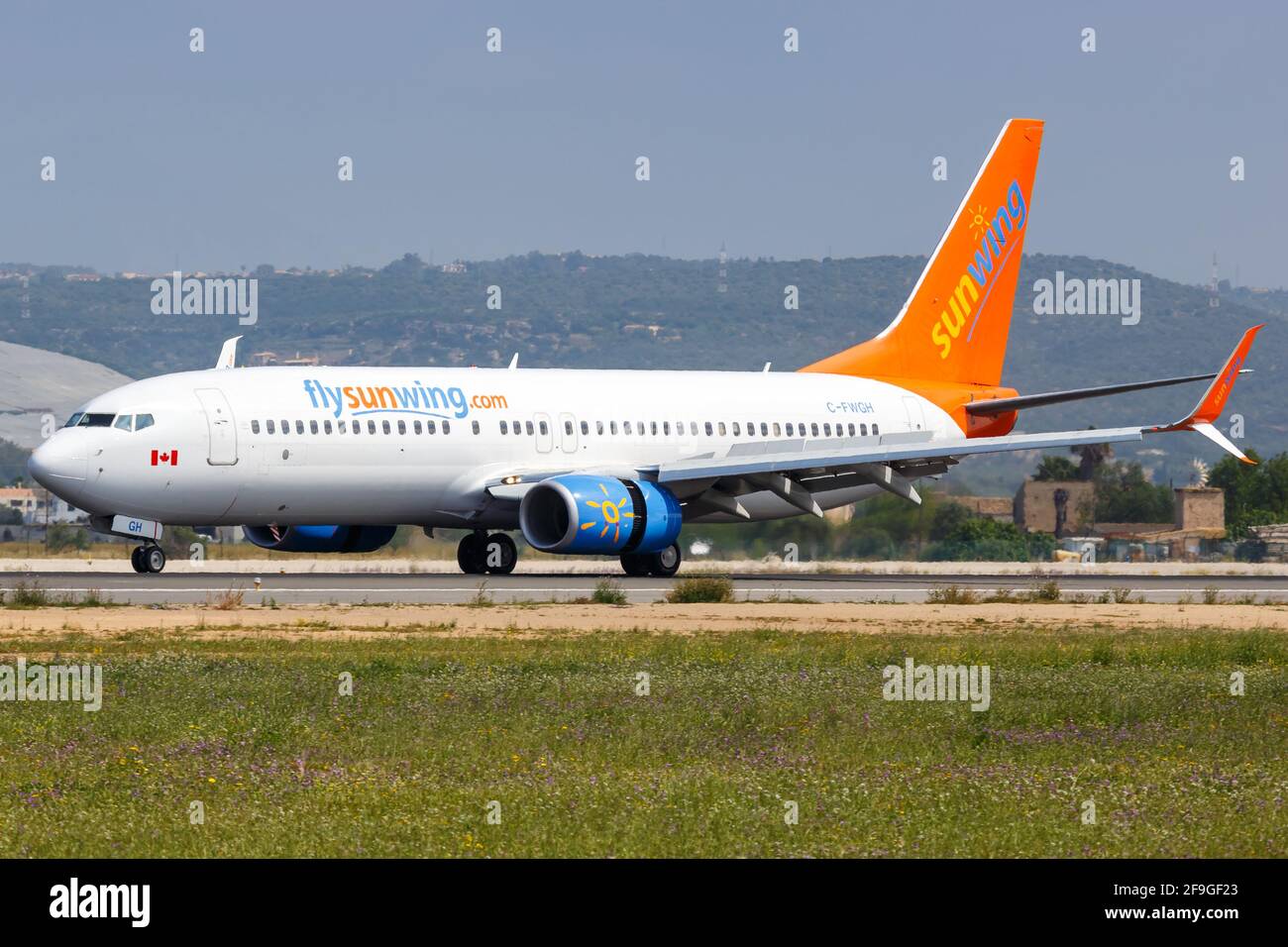 Palma de Mallorca, Spagna - 12 maggio 2018: Sunwing Boeing aereo B737-800 all'aeroporto di Palma de Mallorca (PMI) in Spagna. Boeing è un produttore di aeromobili Foto Stock
