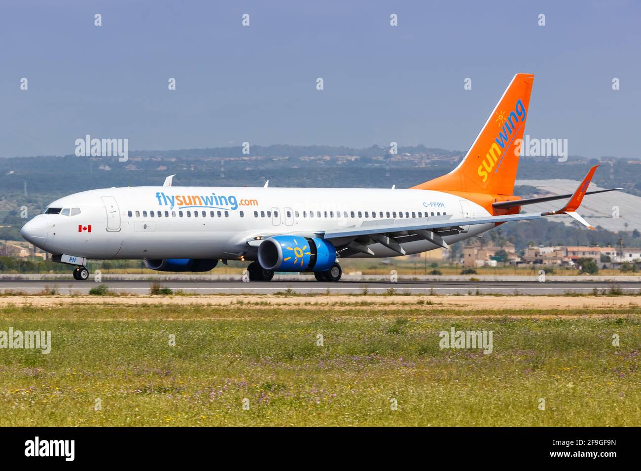 Palma de Mallorca, Spagna - 12 maggio 2018: Sunwing Boeing aereo B737-800 all'aeroporto di Palma de Mallorca (PMI) in Spagna. Boeing è un produttore di aeromobili Foto Stock