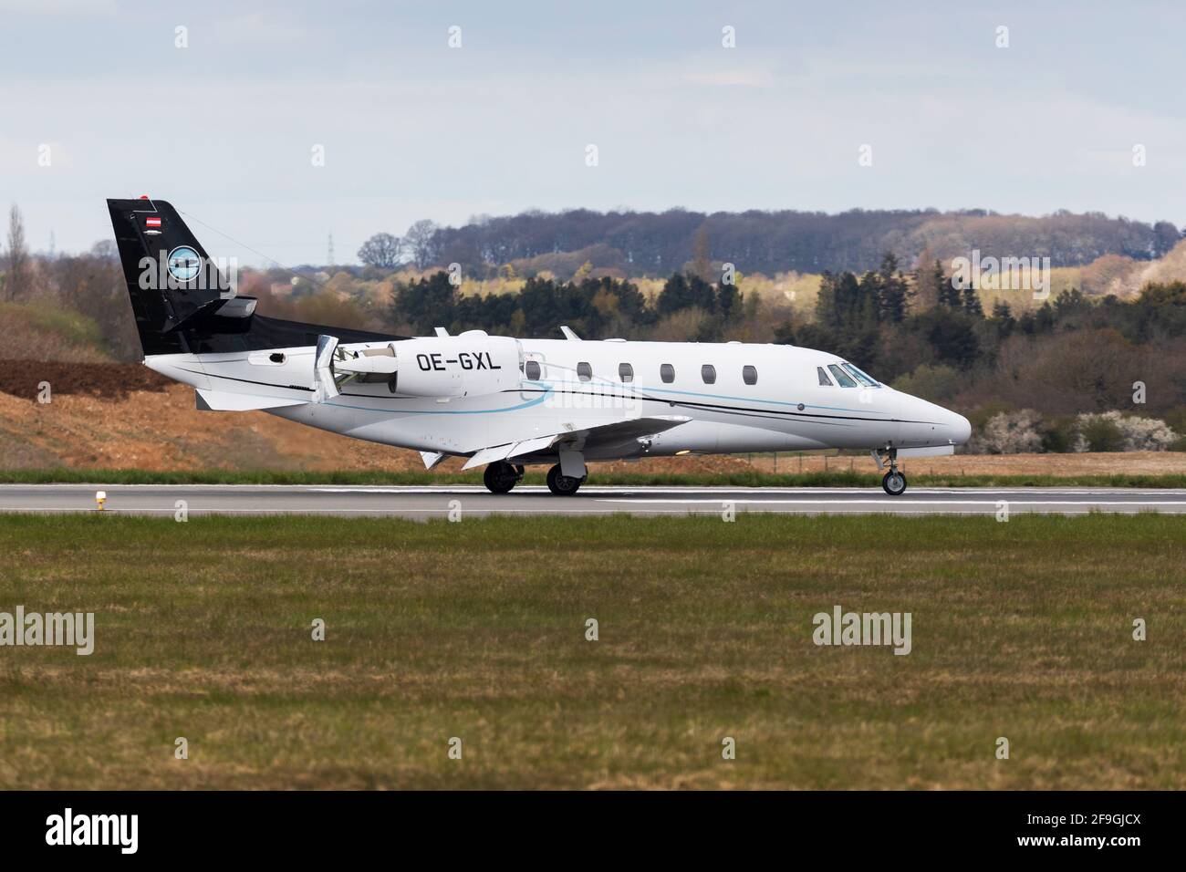 Speedwings Executive Jet Cessna 560XL registrazione Excel registrazione OE-GXL atterraggio il 16 aprile 2021 all'aeroporto di Londra Luton, Bedfordshire, Regno Unito Foto Stock