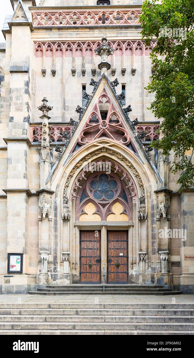 Portale occidentale neo-gotico della Thomaskirche Leipzig, Sassonia, Germania Foto Stock