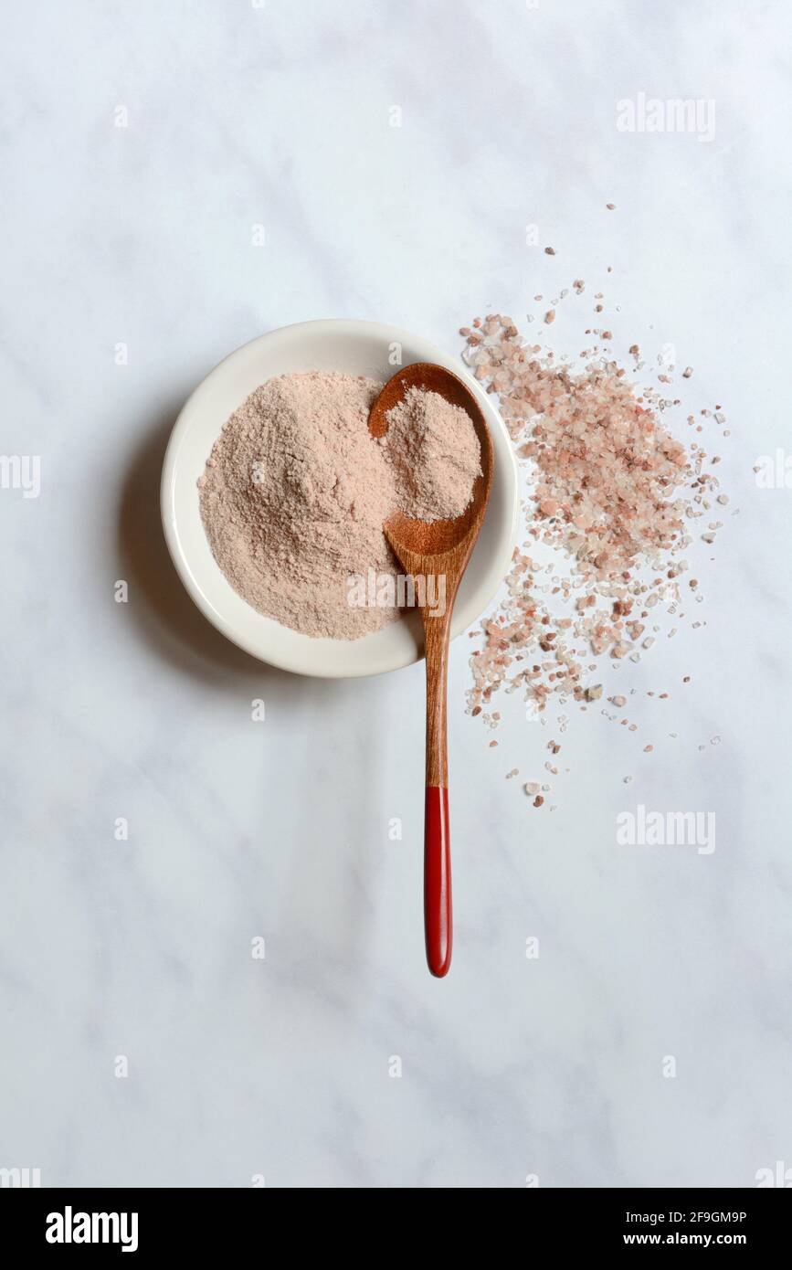 Sale, sale naturale macinato in conchiglia e cristalli di sale, Germania Foto Stock