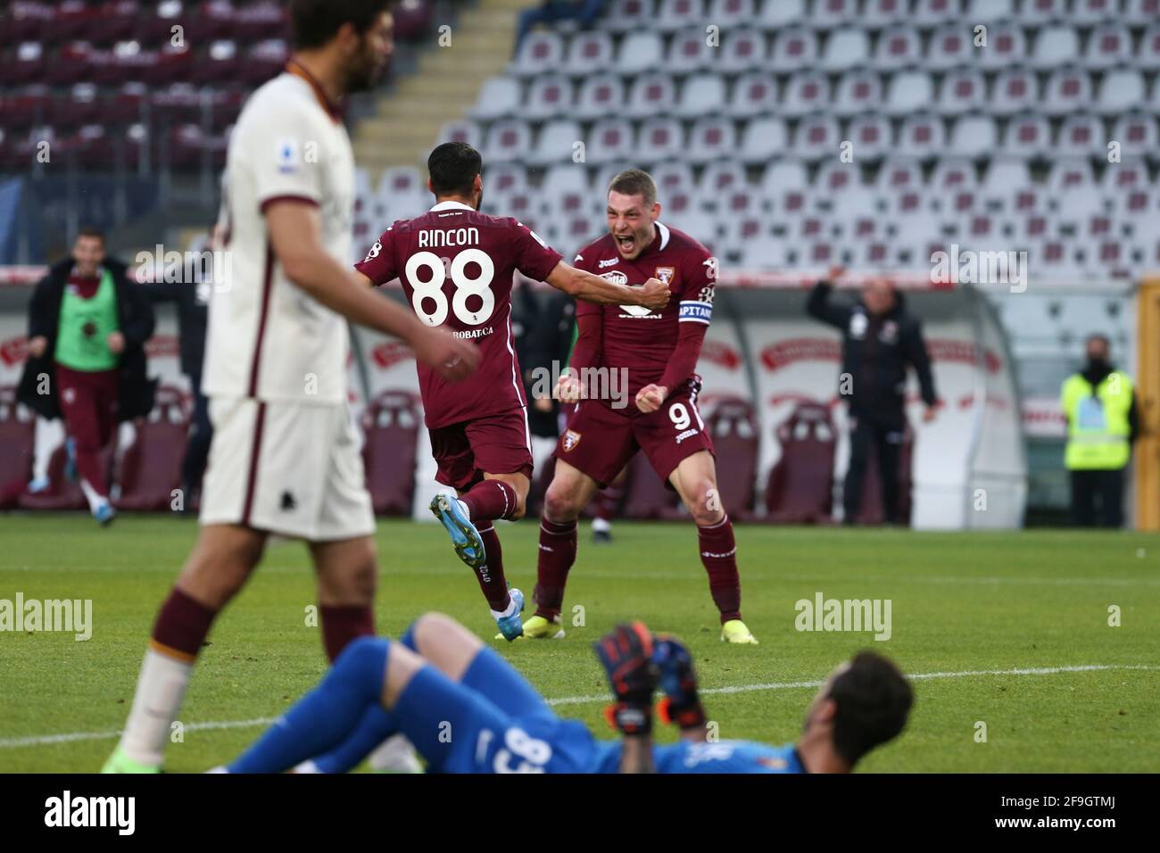 Tomas Rincon del Torino FC festeggia dopo aver segnato con Andrea Belotti durante la Serie UNA partita di calcio tra il Torino FC E come Roma all'Olympic Gran Foto Stock