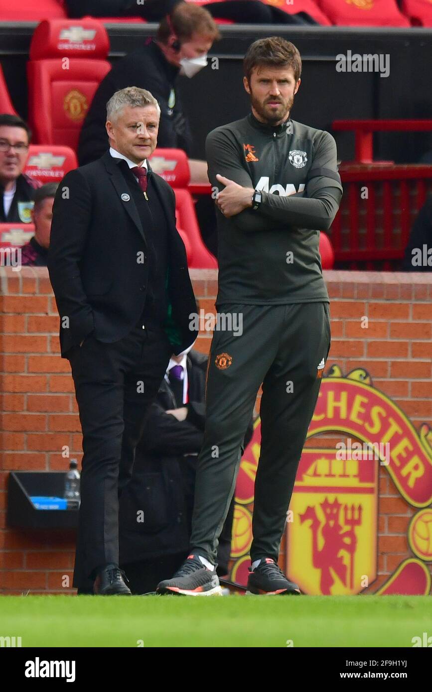 Manchester, Regno Unito. 18 Apr 2021. Il manager del Manchester United Ole Gunnar Solskjaer e Michael Carrick durante la partita della Premier League a Old Trafford, Manchester, Regno Unito. Data immagine: Domenica 18 aprile 2021. Il credito fotografico dovrebbe essere Credit: Anthony Devlin/Alamy Live News Foto Stock