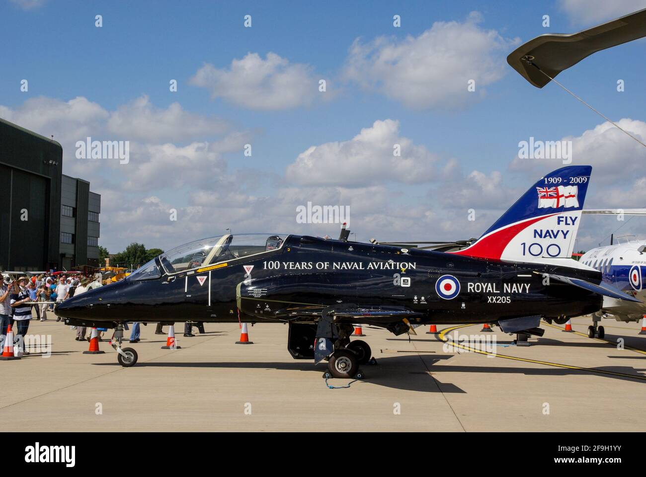 British Aerospace BAe Hawk T1 jet trainer aereo con Fleet Air Arm speciale, Royal Navy centenario, 100 anni di aviazione navale, Fly Navy 100 schema Foto Stock