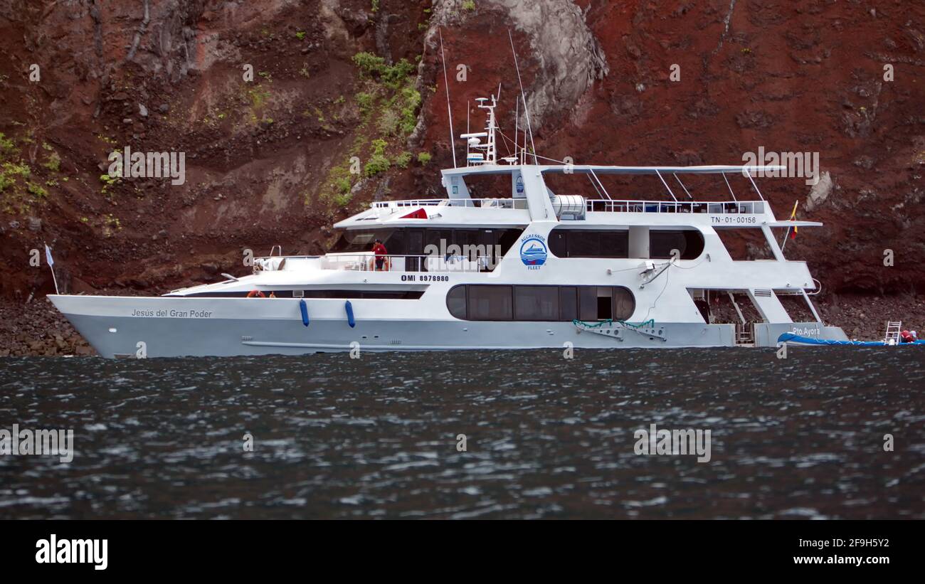 Crociera di immersione a Galapagos a bordo della baia a Punta Vincente Roca, Isola Isabela, Galapagos, Ecuador Foto Stock