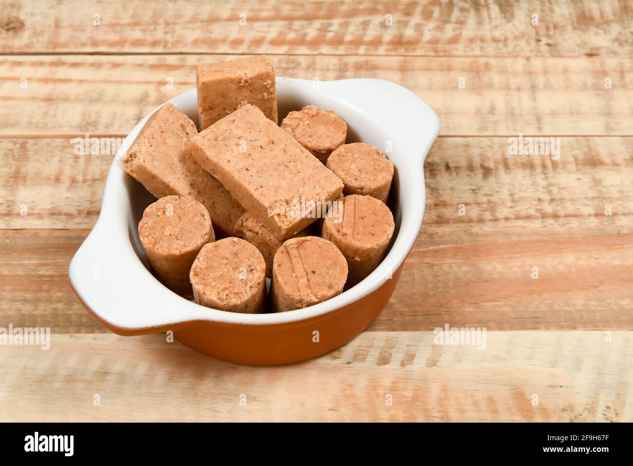 Pacoca, dolci tipici brasiliani mangiati alle feste di giugno (Festa Junina) Foto Stock