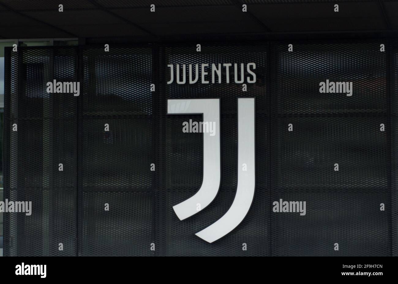 Il negozio Juventus allo stadio Allianz di Vallette, Torino, sede del  Juventus FC e della Nazionale Italiana Foto stock - Alamy