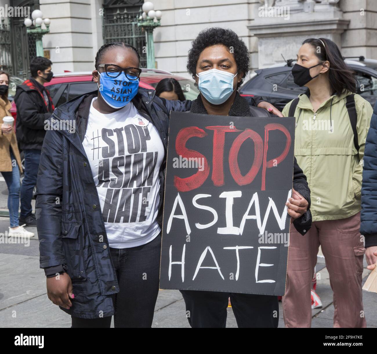 L'iniziativa Asian American and Pacific Islander (AAPI) si raduna e marcia nel centro di Manhattan per organizzare e contrastare i crimini di odio e il razzismo asiatici negli Stati Uniti. Foto Stock