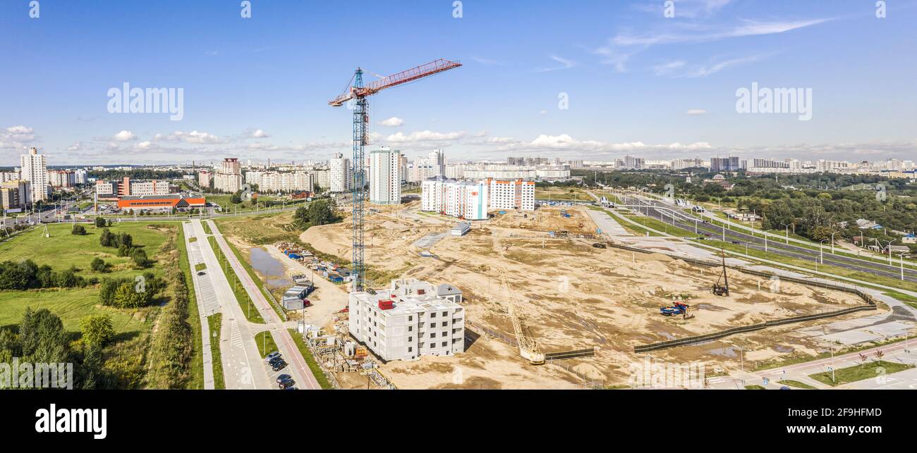 sviluppo di nuova zona residenziale della città. cantiere cittadino, vista panoramica aerea Foto Stock