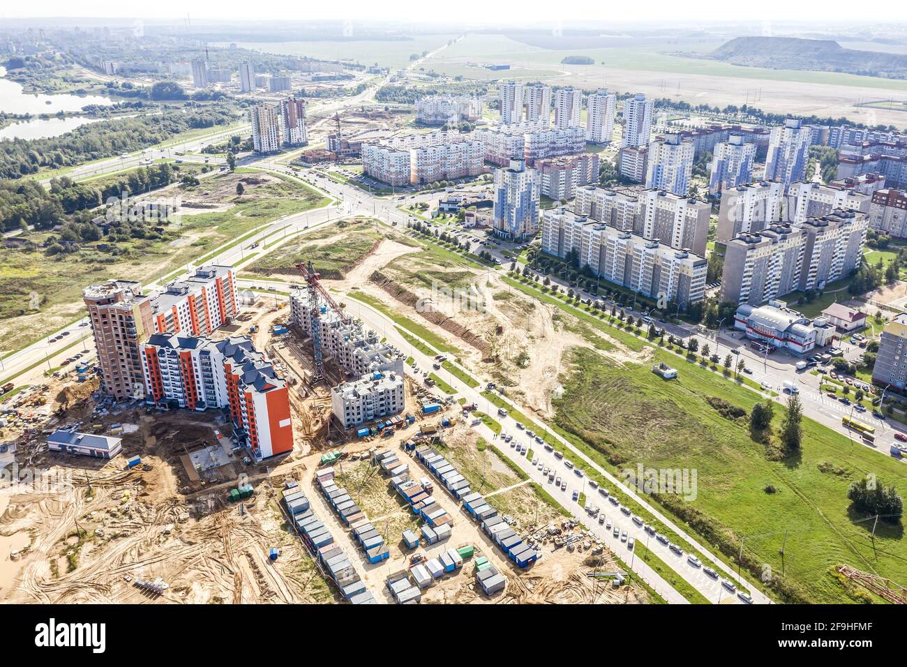 vista panoramica aerea del cantiere cittadino. sviluppo di una nuova area residenziale. Foto Stock