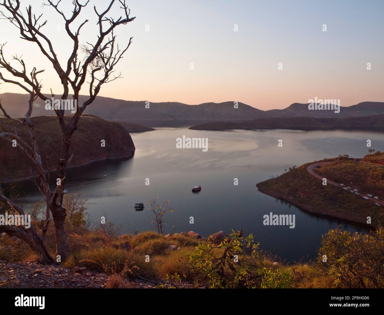 Bagliore pre-alba sopra il lago Argyle, Kununurra, Kimberley, Foto Stock