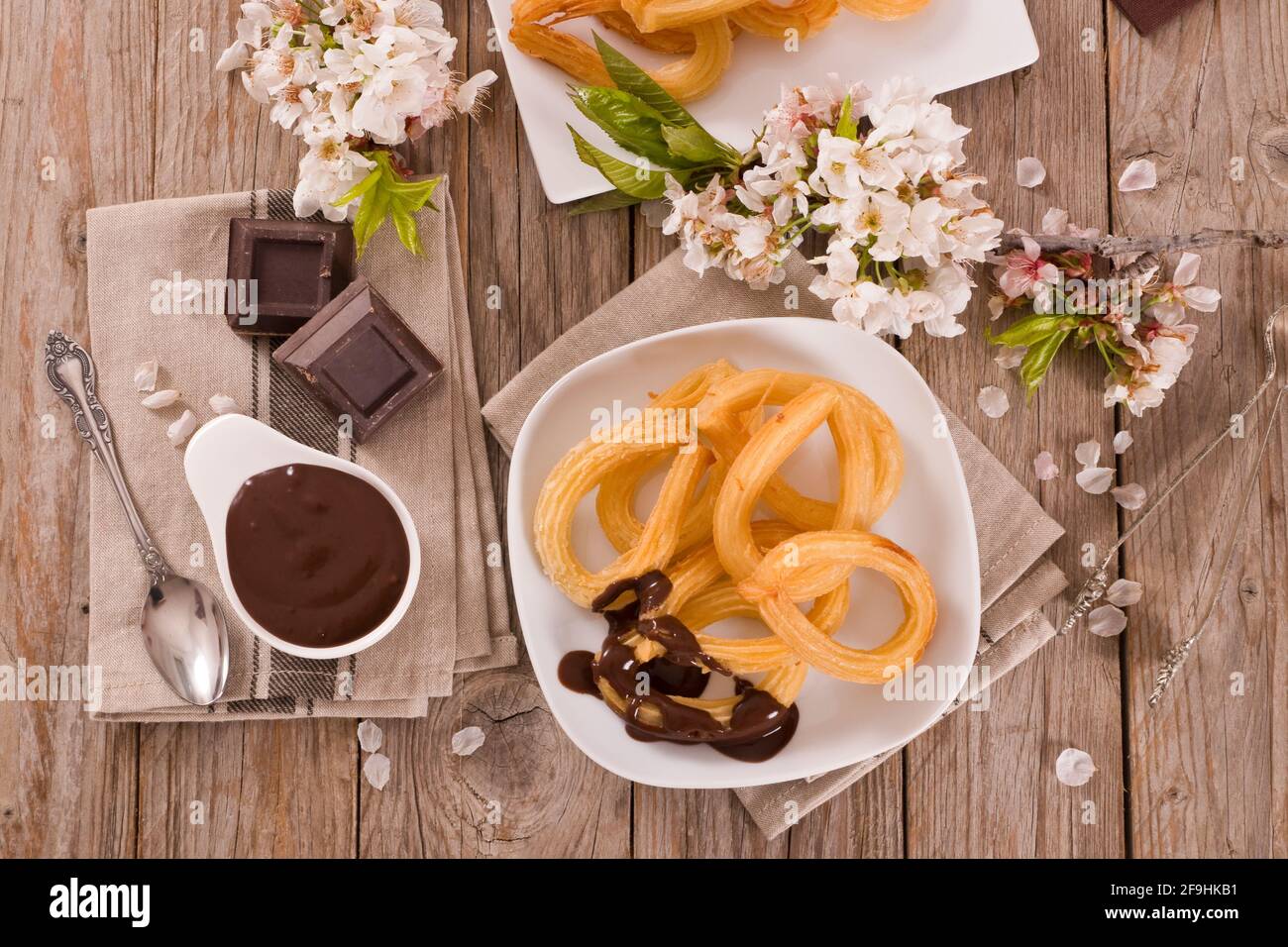 Churros con salsa al cioccolato. Foto Stock