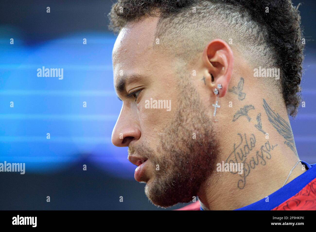 NEYMAR (PSG) con tatuaggio e orecchini, orecchini, riscaldamento, Football  Champions League, quarto di finale di ritorno, Paris St Germain (PSG) - FC  Bayern Monaco (M) 0: 1, il 13 aprile 2021 a