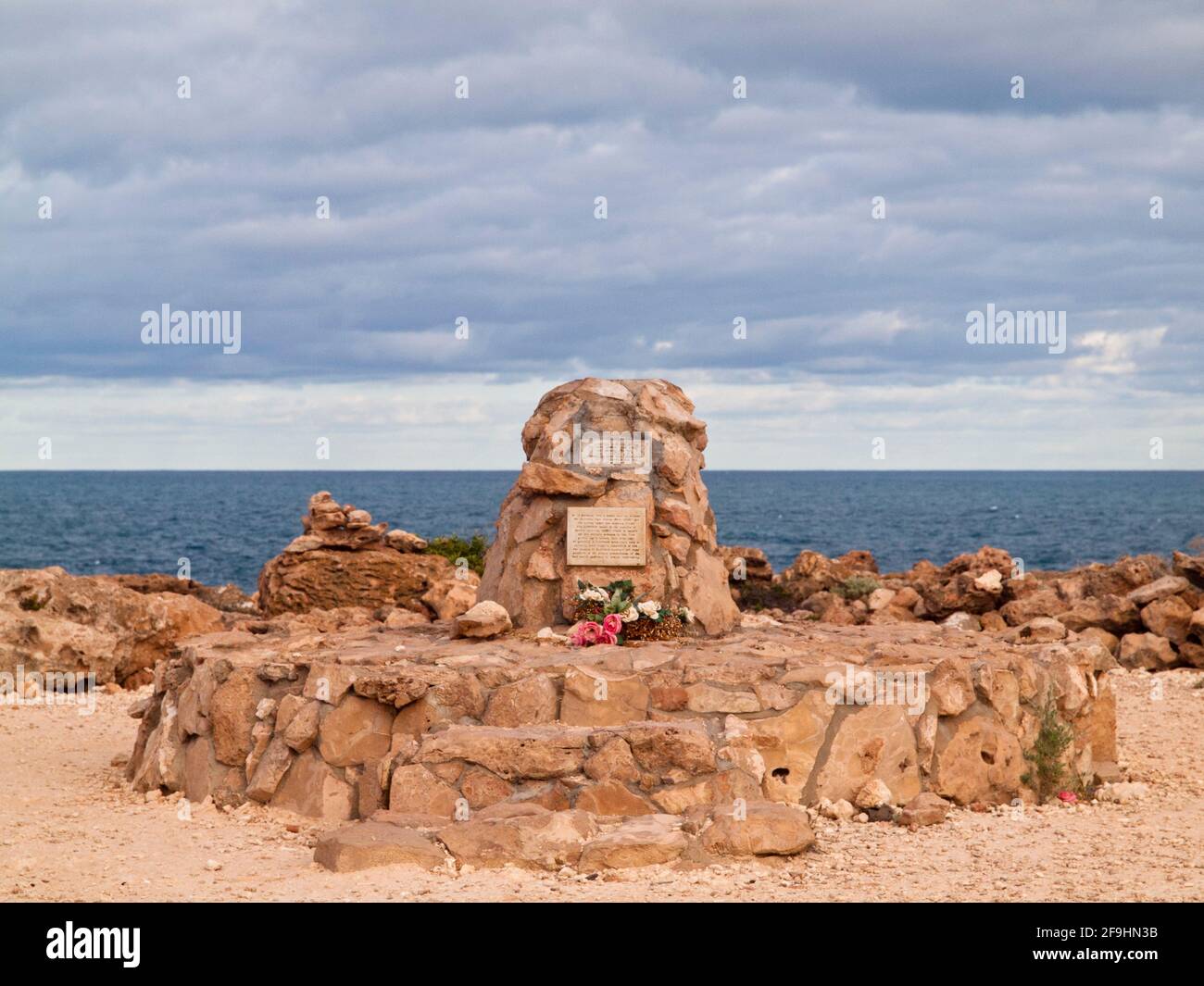 Memoriale DI HMAS Sydney II sopra l'Oceano Indiano sul solitario Gnaraloo Road.north di Carnarvon, Australia Occidentale Foto Stock