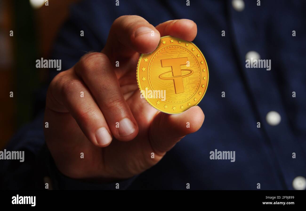 Teher simbolo criptovaluta moneta d'oro in mano concetto astratto. Foto Stock