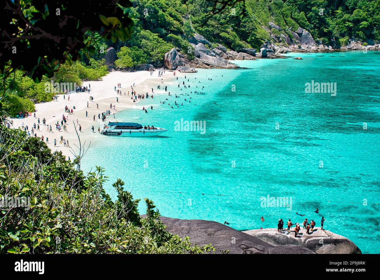 Isole Similan, Khaolak, Phang-Nga, Thailandia 18 aprile 2021 stordimento, Vista panoramica sulle acque turchesi del mare delle Andamane alle isole Similan Foto Stock